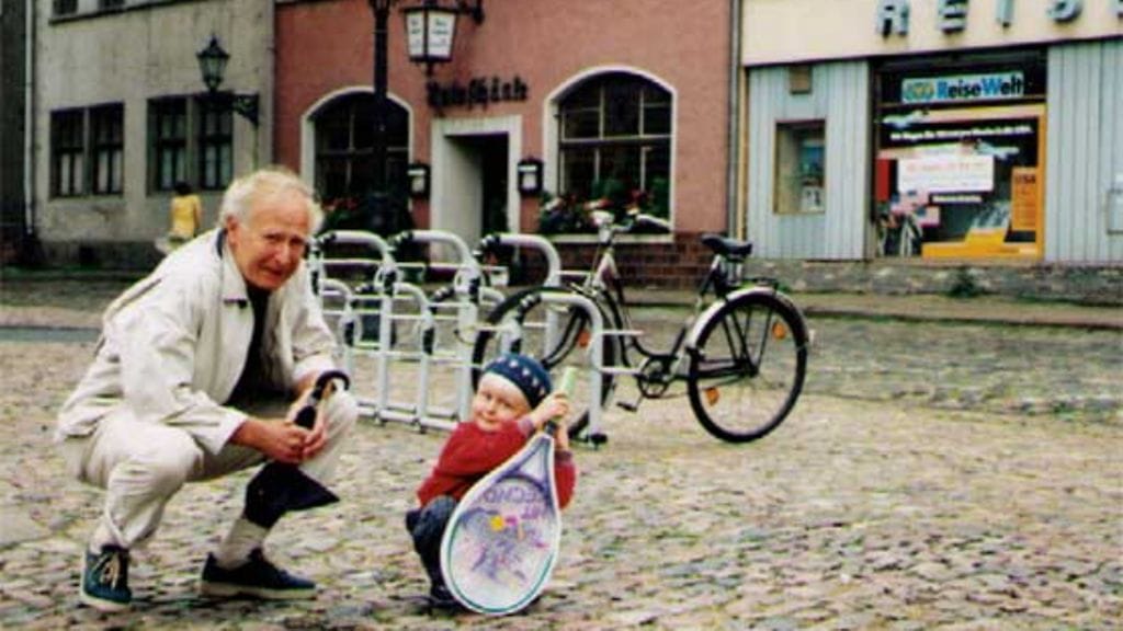 Pappa osti Oskarille ensimmäisen tennismailan Saksassa.