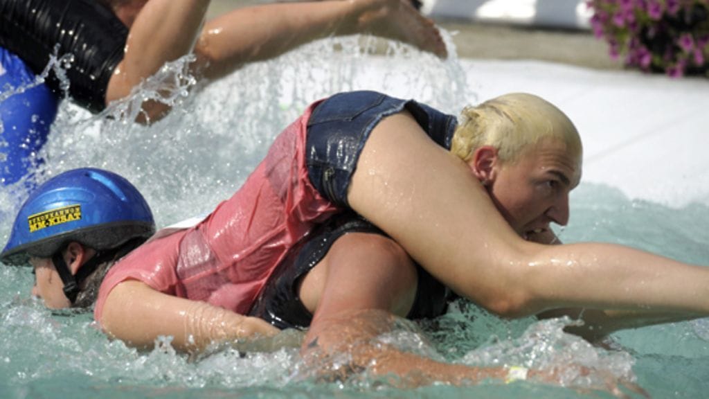 Eukonkanto on turistin mielestä erikoinen urheilulaji.