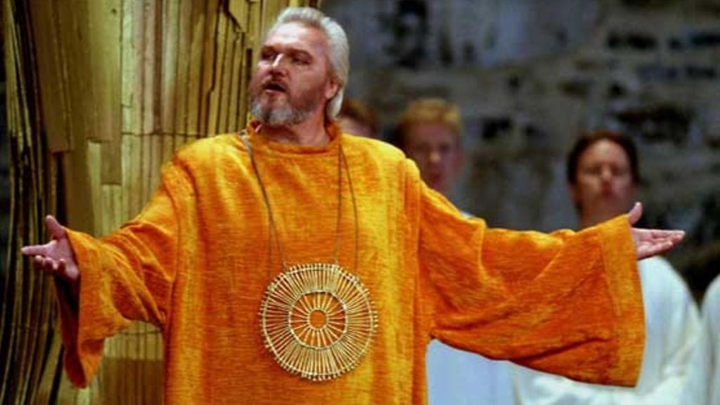 Taikahuilun Sarastro Jaakko Ryhäsen tulkitsemana.