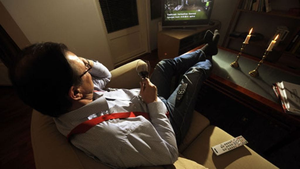 Yksinäisen sinkkumiehen kannattaa etsiä naisseuraa suurista kaupungeista. Kuvituskuva. Kuvan henkilö ei liity juttuun.