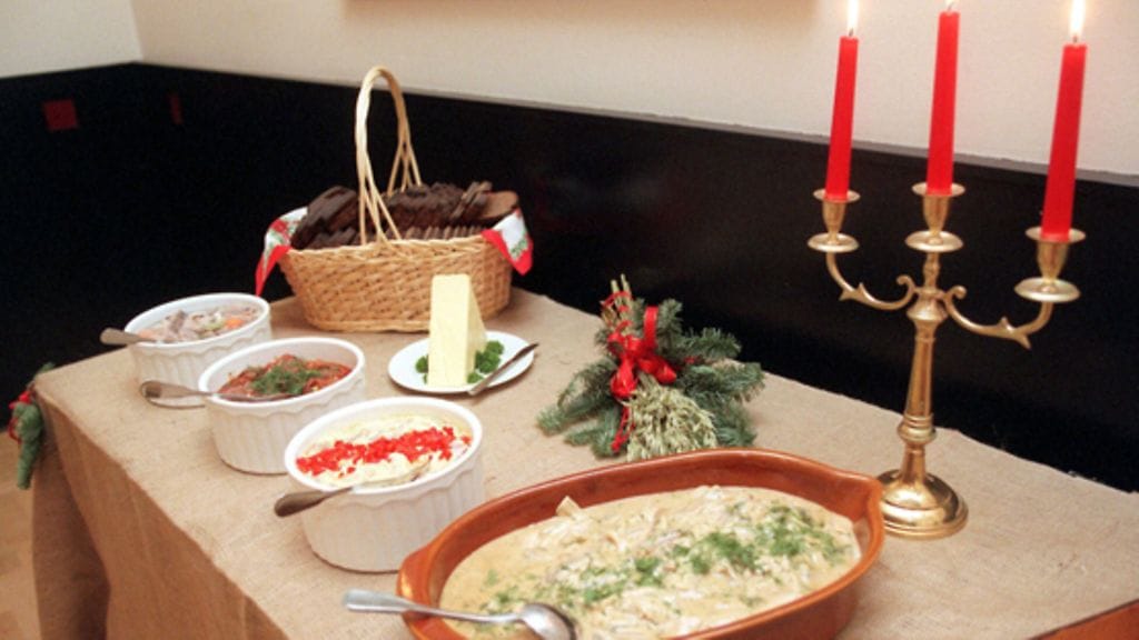 Adventtiaika on uudempaa perinnettä kuin kekri tai joulu. Sitä on alettu viettää vasta 1800-luvun lopulla kaupungeissa.