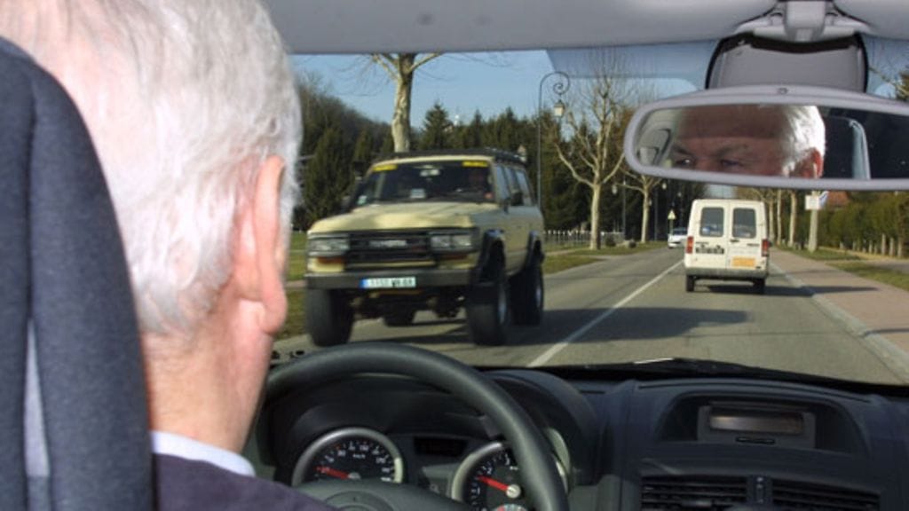 Ajokortin uusimiseen tarvitsee lääkärintarkastuksen 70-vuotiaasta alkaen.