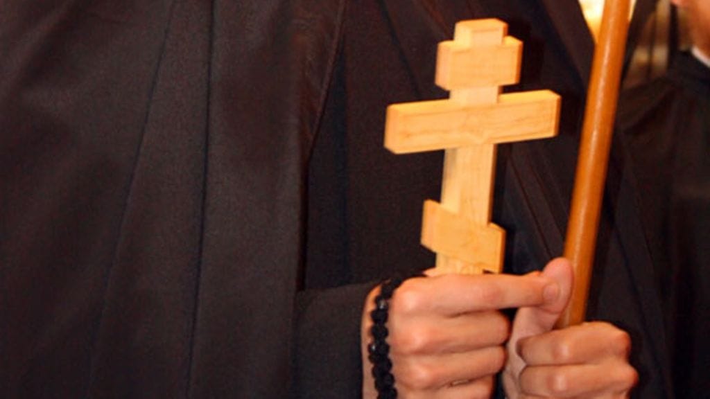 Rahattomat kreikkalaiset menevät luostareihin ilmaisen ylläpidon takia.