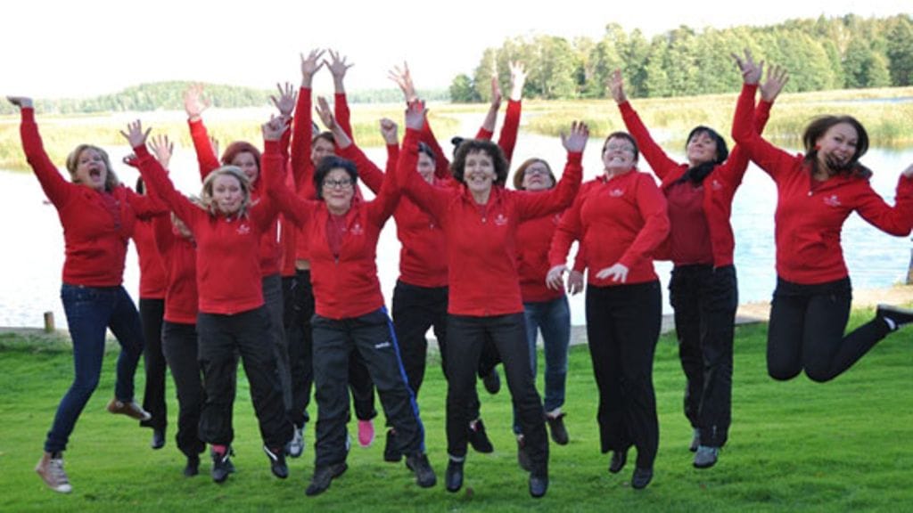 Koivukylän hoivakodissa uskotaan, että tyytyväinen työntekijä tekee työnsä hyvin. Kuva viimesyksyisiltä työntekijöiden kehittämispäiviltä.