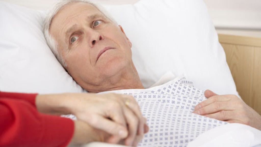 Sairaalan joutuminen voi pelottaa potilasta ja omaisia. Kuvituskuva.