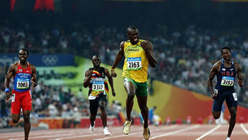 Usain Bolt rullaa maaliin. Churandy Martina äärimmäisenä vasemmalla. Kuva Michael Steele/GETTY.