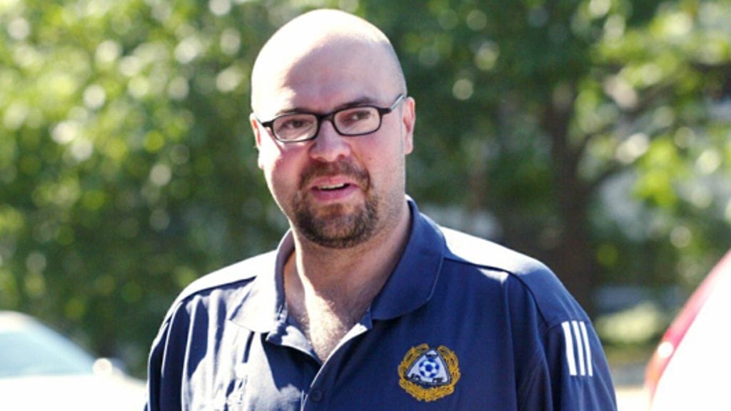 Timo Walden toimii Suomen jalkapallomaajoukkueen tiedottajana, UCL:n- ja CHL:n media officerina. Kuva: Lehtikuva, 2002