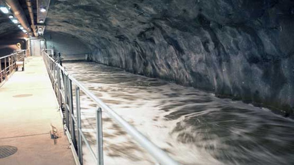 Viikinmäen vedenpuhdistamon prosessiallas.