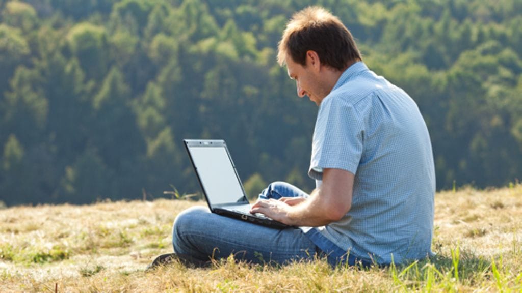 Fanien on helppo jakaa tuntemuksiaan netissä. Kuvan henkilö ei liity juttuun.