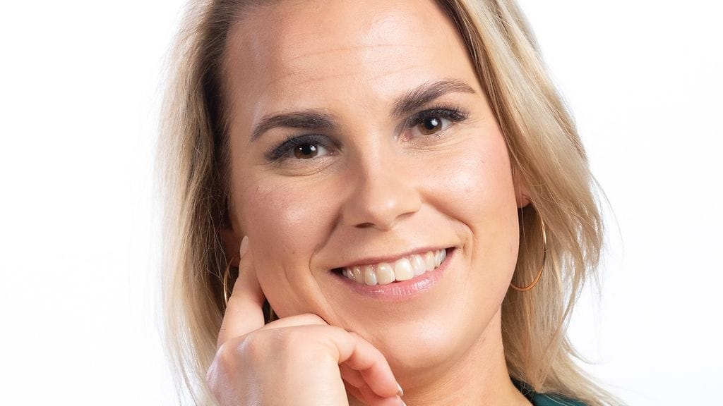 Tässä on Bachelor-sarjan uusi poikamies ja häntä tavoittelevat ...